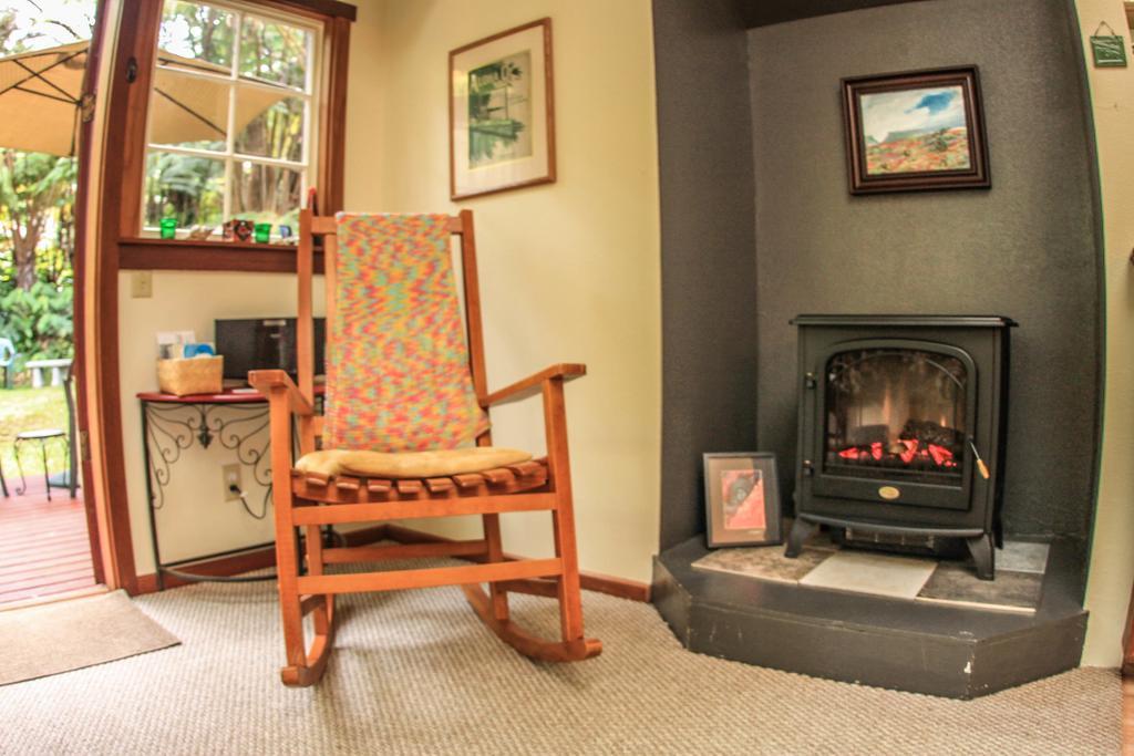 Ferny Hollow: Romantic Rainforest Cottage Volcano Luaran gambar
