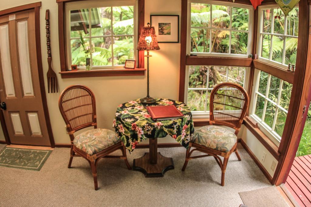 Ferny Hollow: Romantic Rainforest Cottage Volcano Luaran gambar
